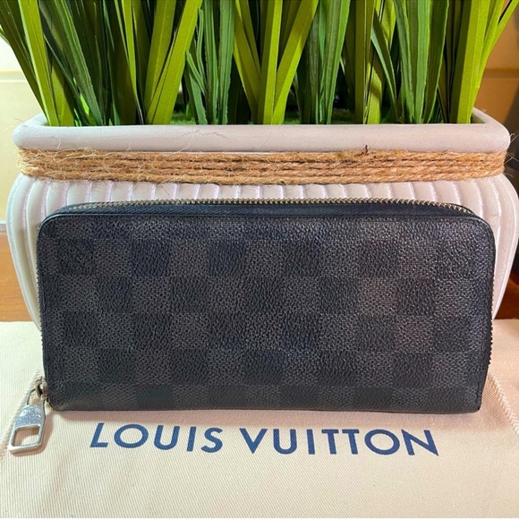 Louis Vuitton Damier Graphite Vertical Zippy Wallet - Picture 1 of 16